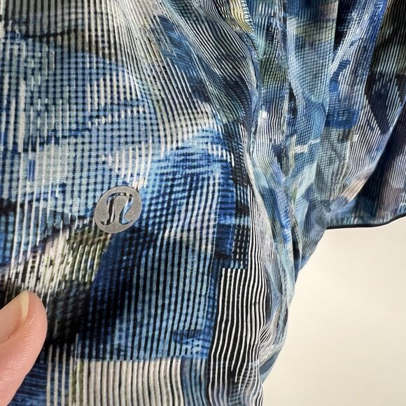 Lululemon Tracker Shorts Reversible Blue 4” Inseam Women’s Size 4 Choose A Side - Picture 5 of 9